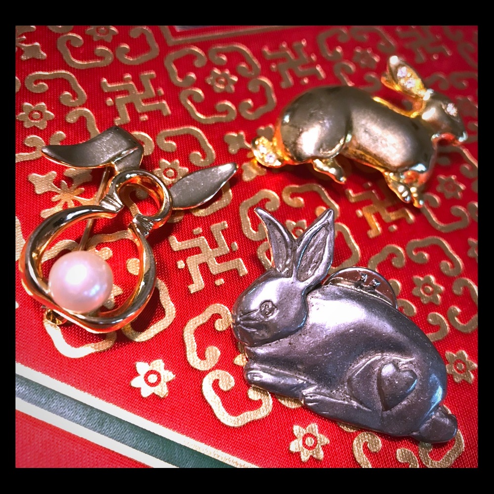 🔆 SALE!!! Bundle of figural rabbit brooch/ pins